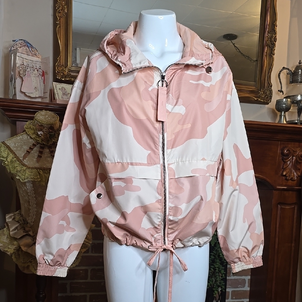 Forever 21 Hooded Camo Windbreaker SM Pink